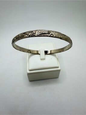 Vintage Sterling Silver Ornate etched bangle bracelet!